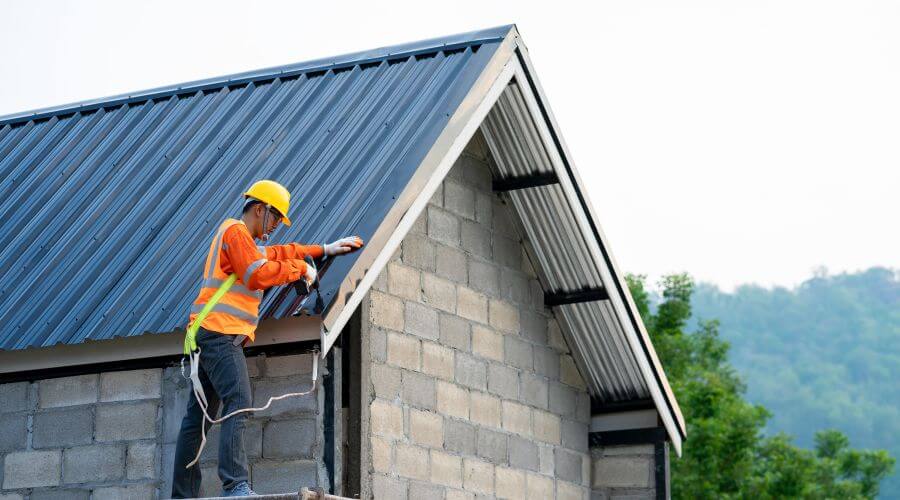 Professional gutter cleaning in Bozrah, CT